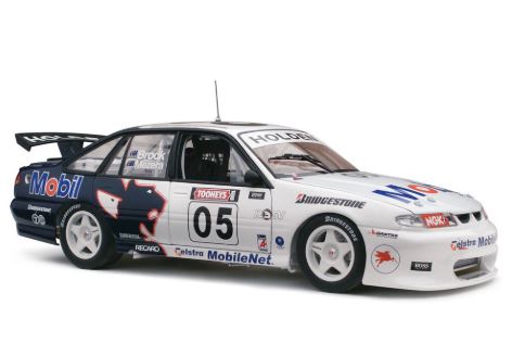 CLASSIC CARLECTABLES 1:18 HOLDEN VR COMMODORE 1995 BATHURST